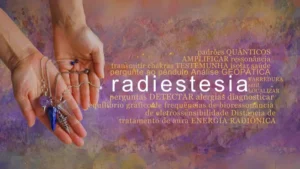radiestesia-terapeutica mãos com o pêndulo e palavras escritas a esquerda radiestesia terapeutica